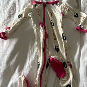 Bestaroo Baby Onesie with Heart and Lock Design